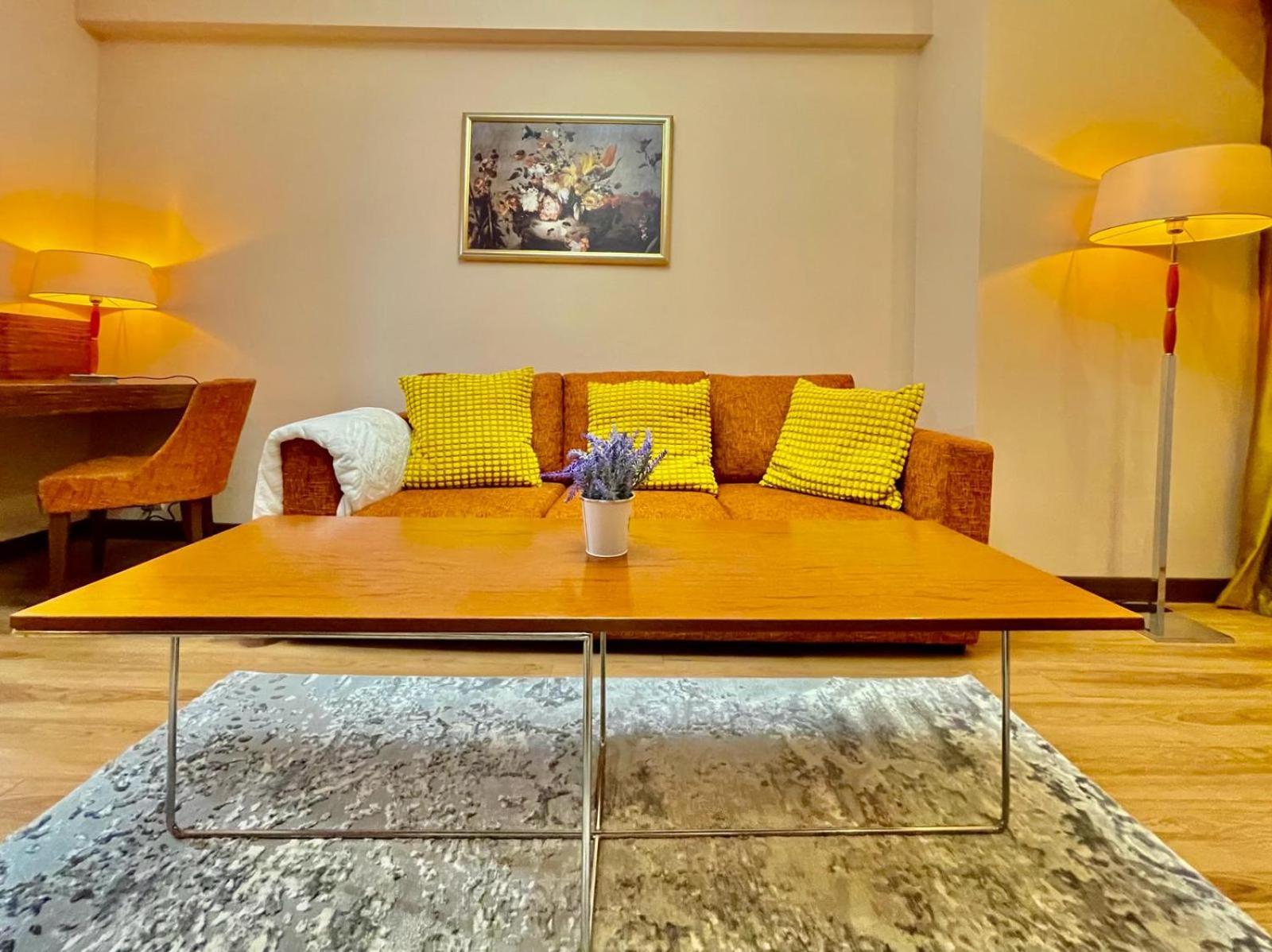 Royal Studio Apartment With A Perfect View - Yamaluxe Bucharest Exterior photo