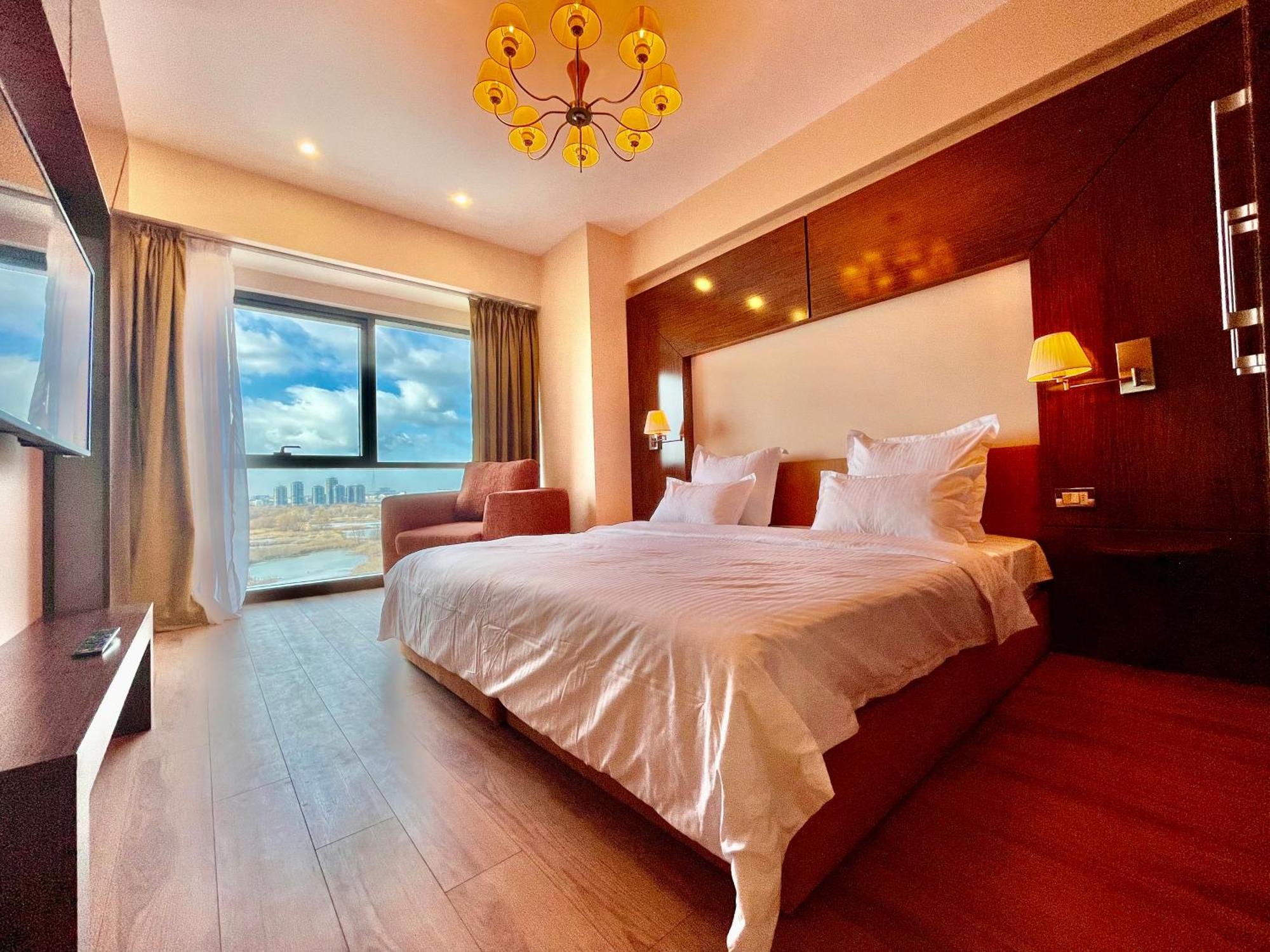 Royal Studio Apartment With A Perfect View - Yamaluxe Bucharest Exterior photo